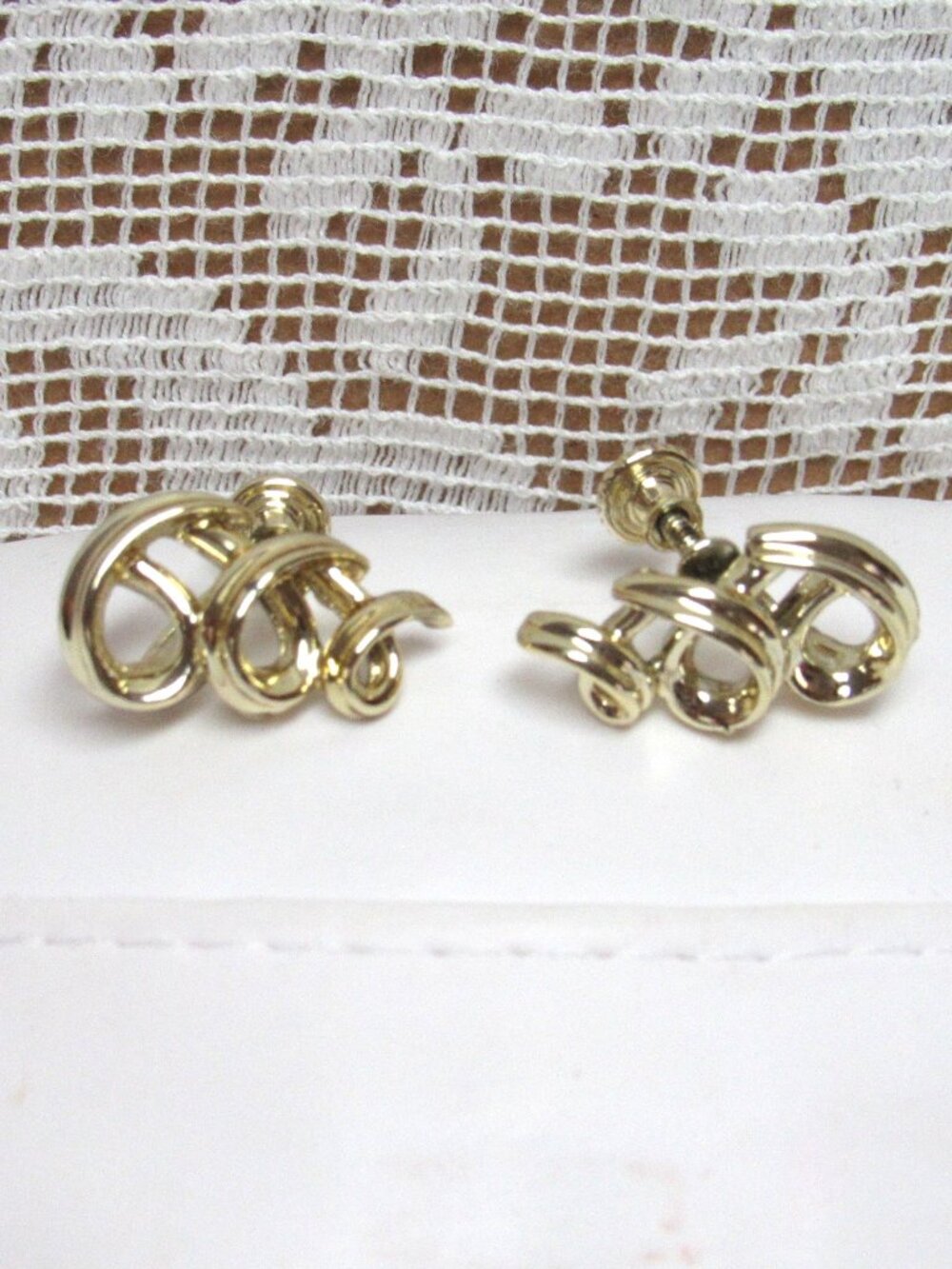 Vintage Coro MODERN Goldtone SWIRL Screw Back EARRINGS Fluid Circles Mid Century